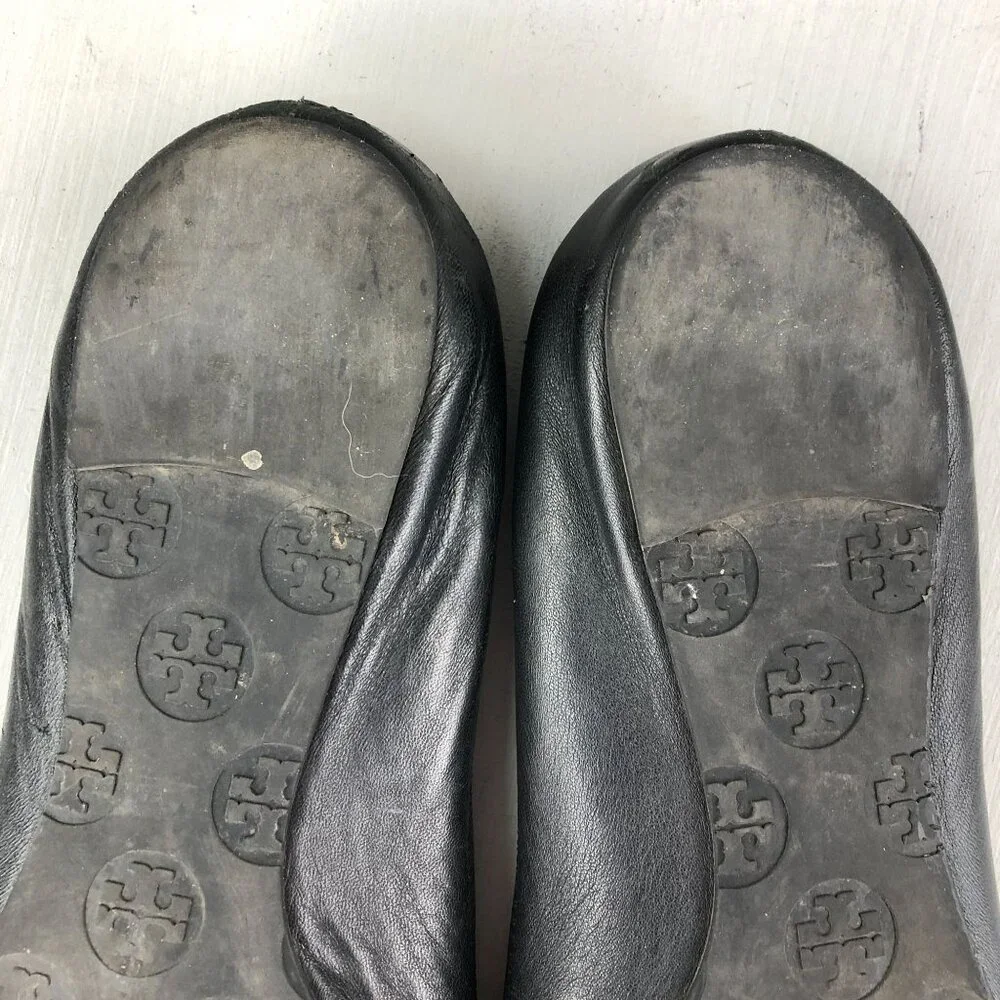 Tory Burch Women's Size 9** Reva Black Leather Closed Toe Medallion Flats FAIR